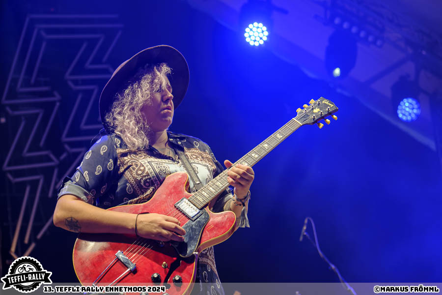 -velvet-two-stripes-011