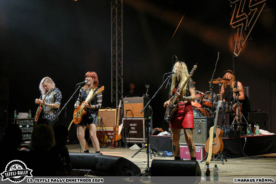 -velvet-two-stripes-032